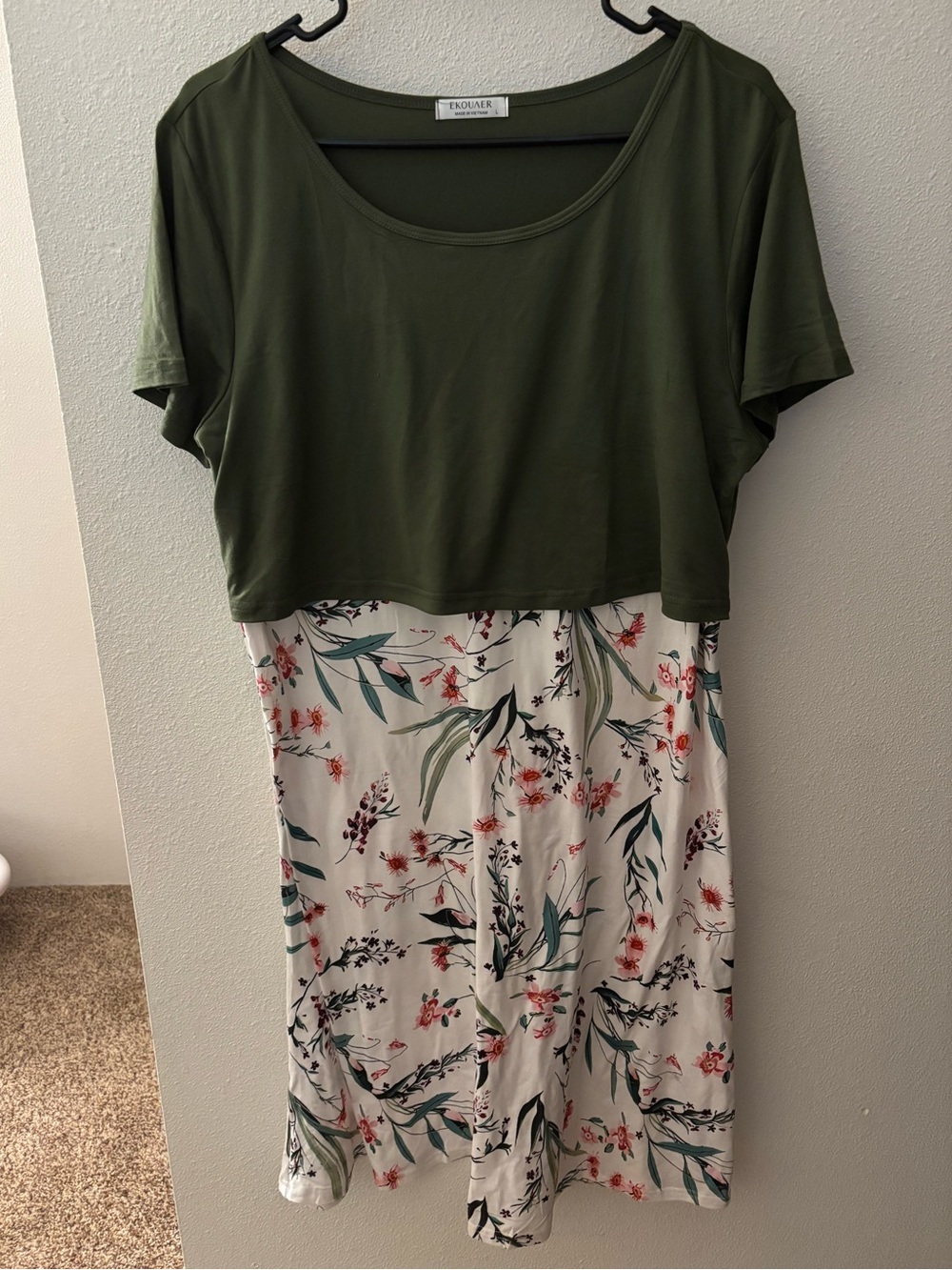 Ekouaer Olive Green Top & Floral Maxi Nursing Dress